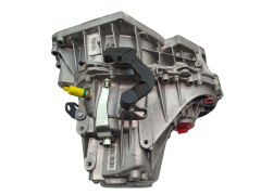 Menjalnik Nov Original TL8017 TL8B017 320108935R Dacia Duster 1.6