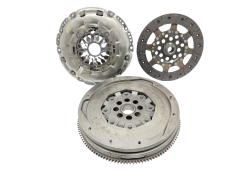 Dvomasni vztrajnik + sklopka 8200620330 7701476589 7701478942 2.0DCI Renault