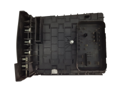 Škatla z varovalkami VW Audi 1K0937125 0-1718307-1 Tyco 19965