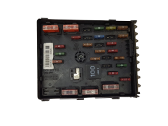 Škatla z varovalkami 3C0937125 6359-2777 VW SEAT Audi 19840