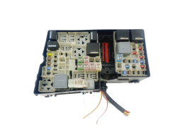 Škatla z varovalkami Ford AV6T-14A067-AD E02345500 37935