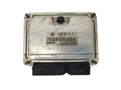 Kontrolna Enota 038906012CE 0281010257 Skoda Bosch 3373