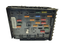 Škatla z varovalkami 3C0937125 6359-2777 VW SEAT Audi 68823