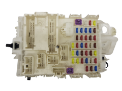 Škatla z varovalkami Suzuki P611-9553