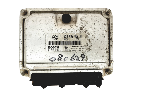Kontrolna Enota 030906032BH 0261206747 Seat VW Bosch 18821 main product photo